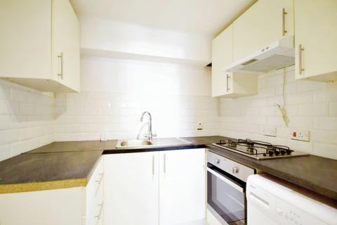 Ground floor flat to rent, Braemar Avenue South Croydon CR2