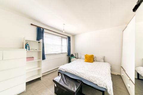 6 Elmside, New Addington, Croydon, CR0 9DT
