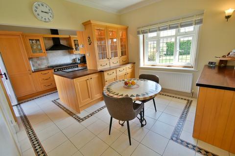 2 bedroom detached bungalow for sale, Morden Avenue, Ferndown, BH22