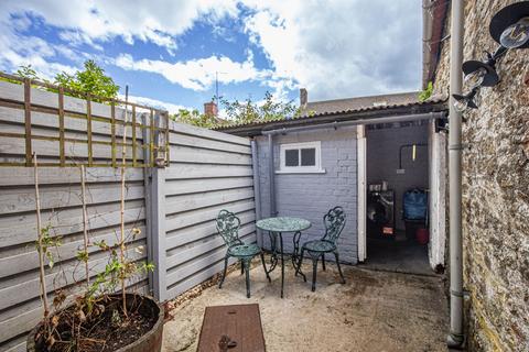 42 Cross Hayes, Malmesbury, SN16 9BG
