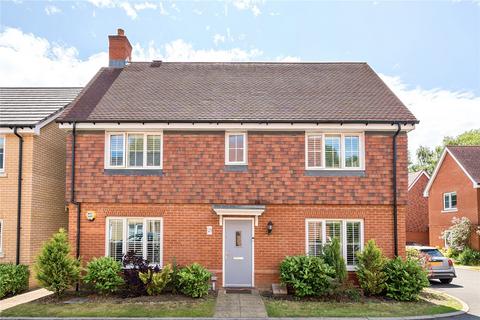 4 bedroom detached house to rent, Isles Quarry Road, Borough Green, Sevenoaks, Kent, TN15