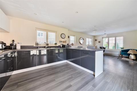 4 bedroom detached house to rent, Isles Quarry Road, Borough Green, Sevenoaks, Kent, TN15