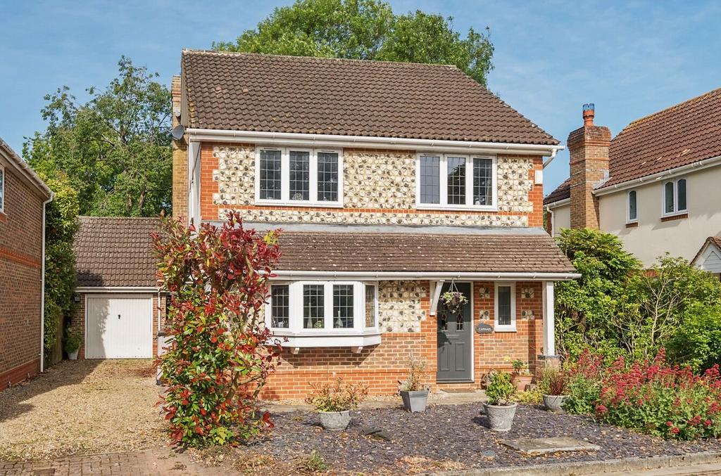 Hardyfair Close, Weyhill, SP11 4 bed detached house for sale £440,000