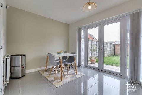 33 Tye Road, Fradley, Lichfield, WS13 8GW