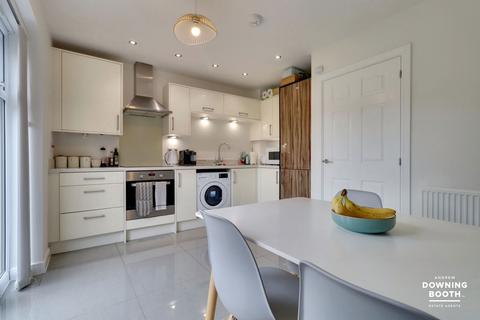 33 Tye Road, Fradley, Lichfield, WS13 8GW
