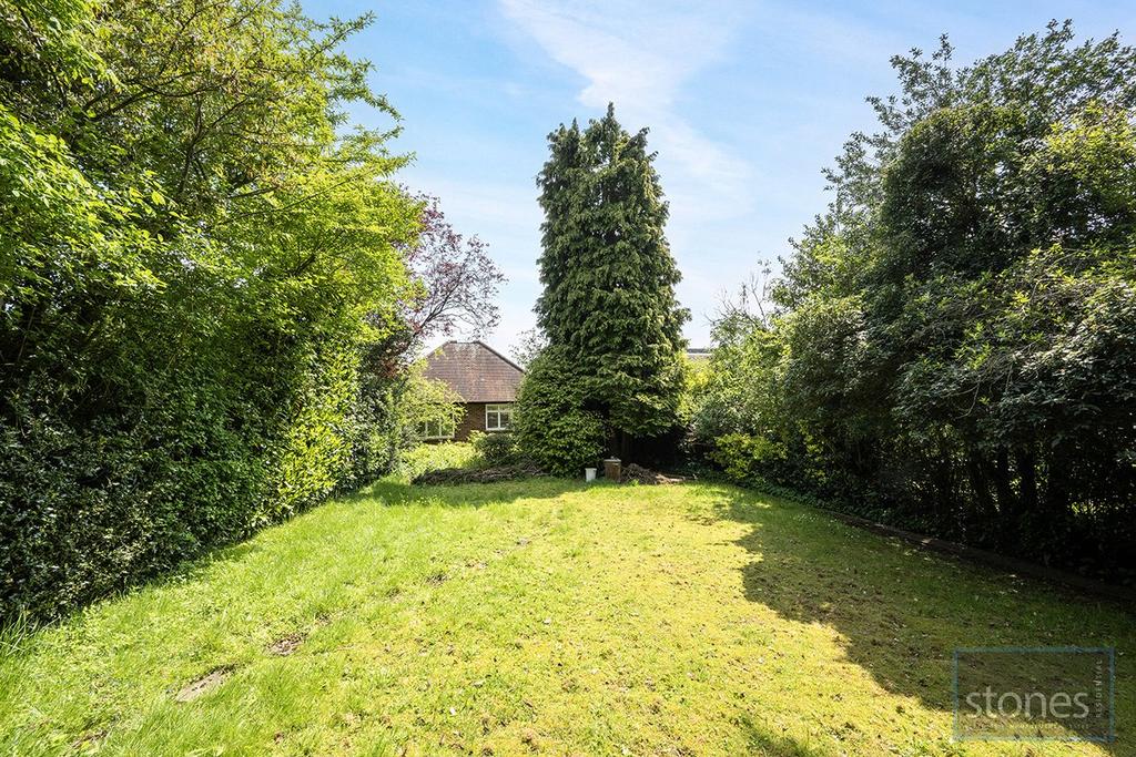 Beacon Way, Rickmansworth... 2 bed bungalow for sale £800,000