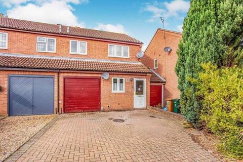 3 bedroom semi-detached house to rent, Berkeley Close, Abbots Langley, WD5