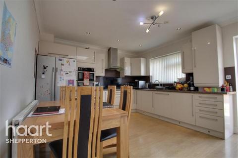 3 bedroom end of terrace house to rent, Explorer Avenue, Staines Upon Thames, TW19