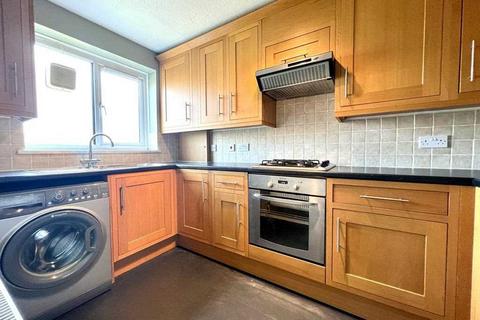 2 bedroom apartment to rent, Buckingham Avenue, Perivale