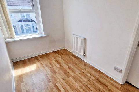 2 bedroom apartment to rent, Glenroy Street, Cardiff CF24