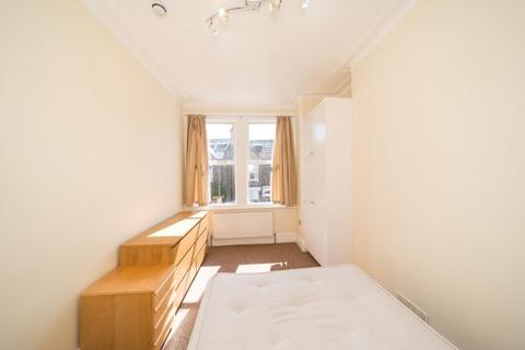 6 bedroom flat to rent, Byton Road