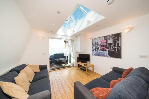 6 bedroom flat to rent, Byton Road