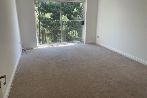 2 bedroom flat to rent, Surrey Road, Poole BH12