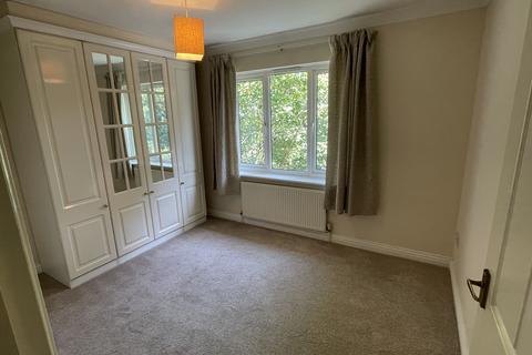 2 bedroom flat to rent, Surrey Road, Poole BH12