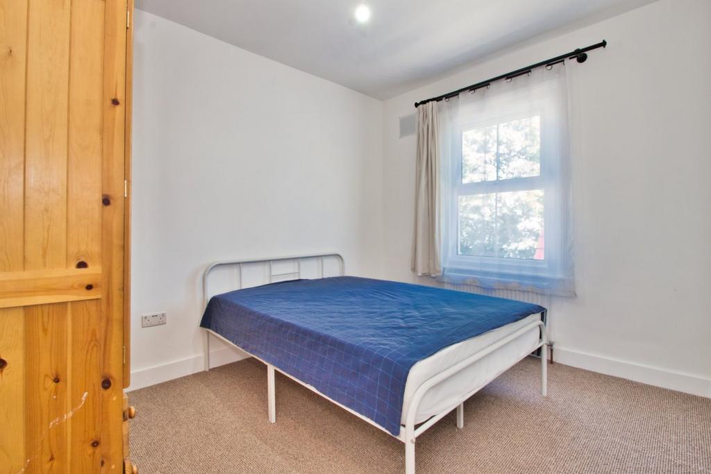 Staines Road, Feltham 5 bed house share to rent £750 pcm (£173 pw)
