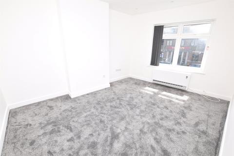 2 bedroom apartment to rent, Romford, Romford RM7