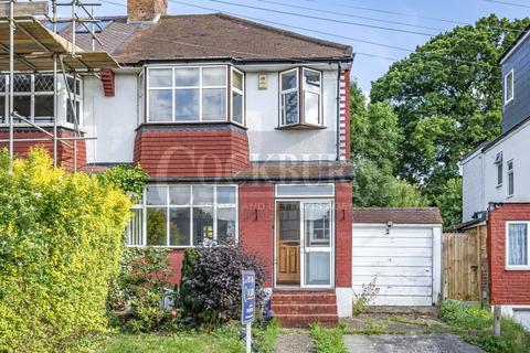 3 bedroom end of terrace house for sale, Clayhill Crescent, Mottingham, SE9