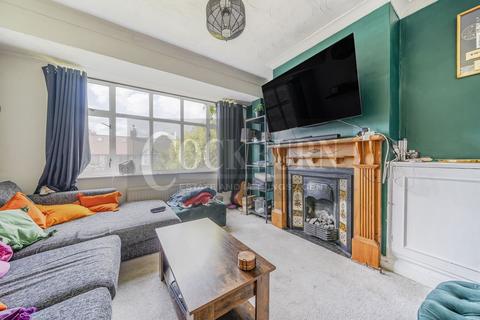 3 bedroom end of terrace house for sale, Clayhill Crescent, Mottingham, SE9