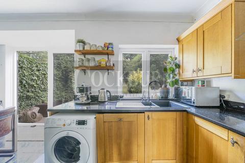 46 Clayhill Crescent, London, SE9 4JB