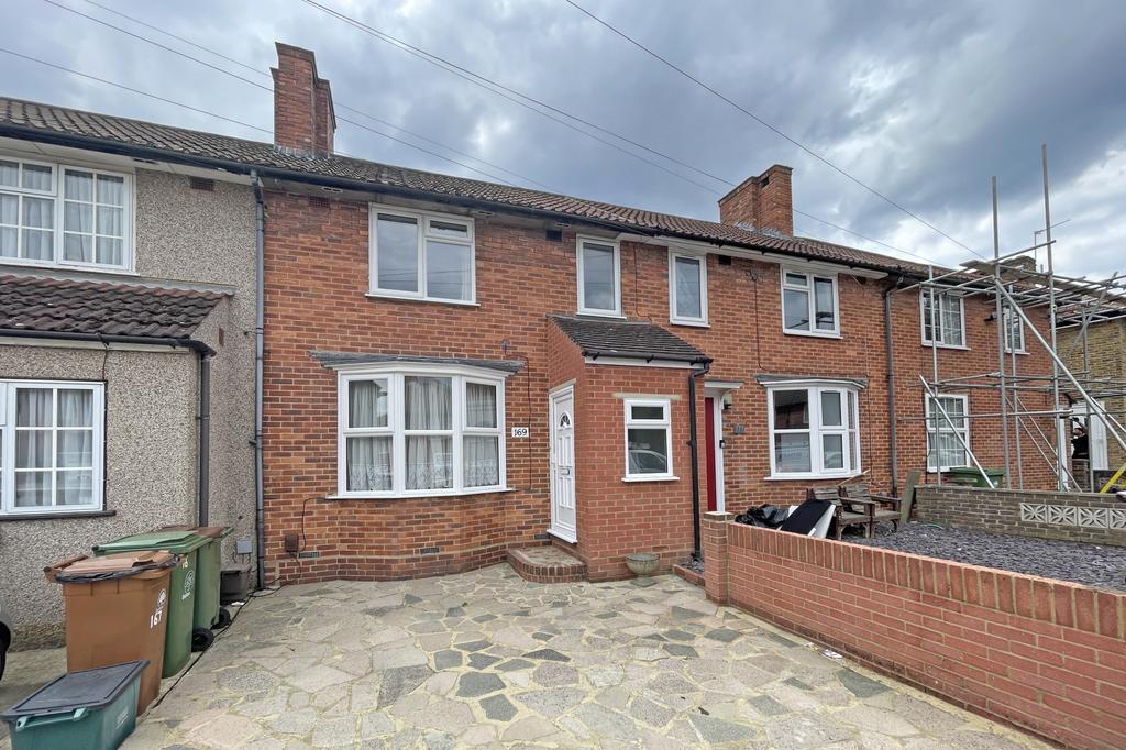 Road, Carshalton, SM5 3 bed terraced house for sale £399,000