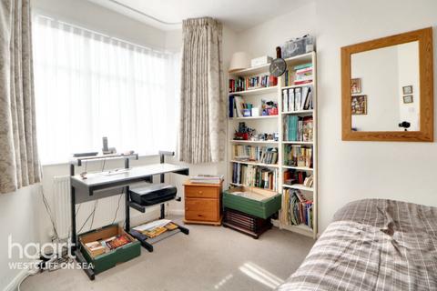 8 Thorpedene Gardens, Shoeburyness, Southend-on-sea, SS3 9JB