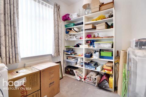 8 Thorpedene Gardens, Shoeburyness, Southend-on-sea, SS3 9JB