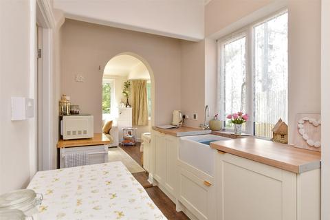 30 The Poplars, Ferring, Worthing, BN12 5QL