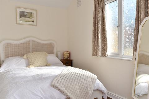 30 The Poplars, Ferring, Worthing, BN12 5QL