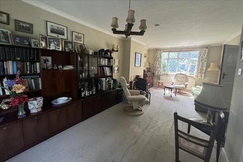 40 Queens Avenue, Feltham, TW13 7NU