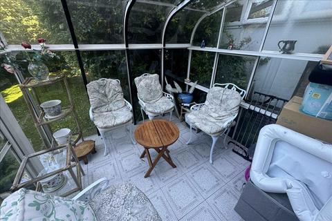 40 Queens Avenue, Feltham, TW13 7NU