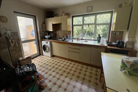 40 Queens Avenue, Feltham, TW13 7NU