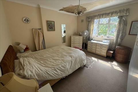 40 Queens Avenue, Feltham, TW13 7NU