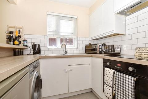 1 bedroom ground floor flat for sale, Violet Close, Wallington, Surrey