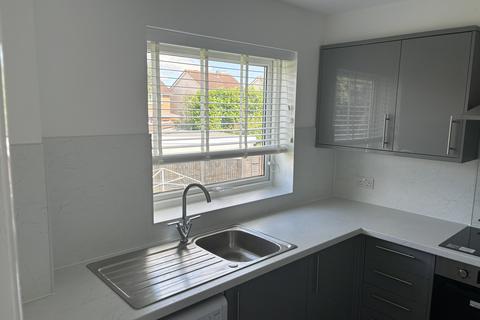 2 bedroom flat to rent, Snowdrop Close, Chelmsford CM1