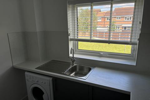 2 bedroom flat to rent, Snowdrop Close, Chelmsford CM1