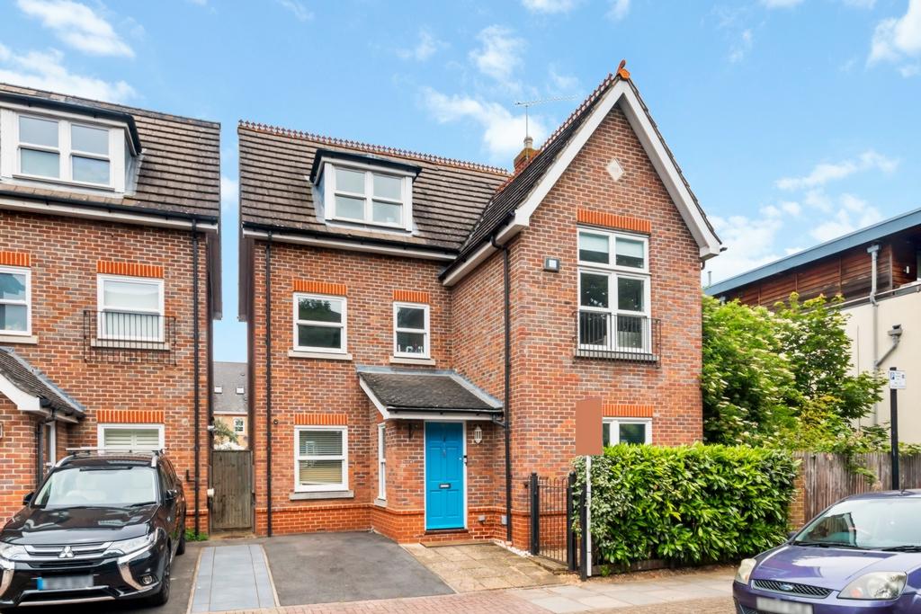 Lavenham Road, Southfields, SW18 4 bed house £4,250 pcm (£981 pw)