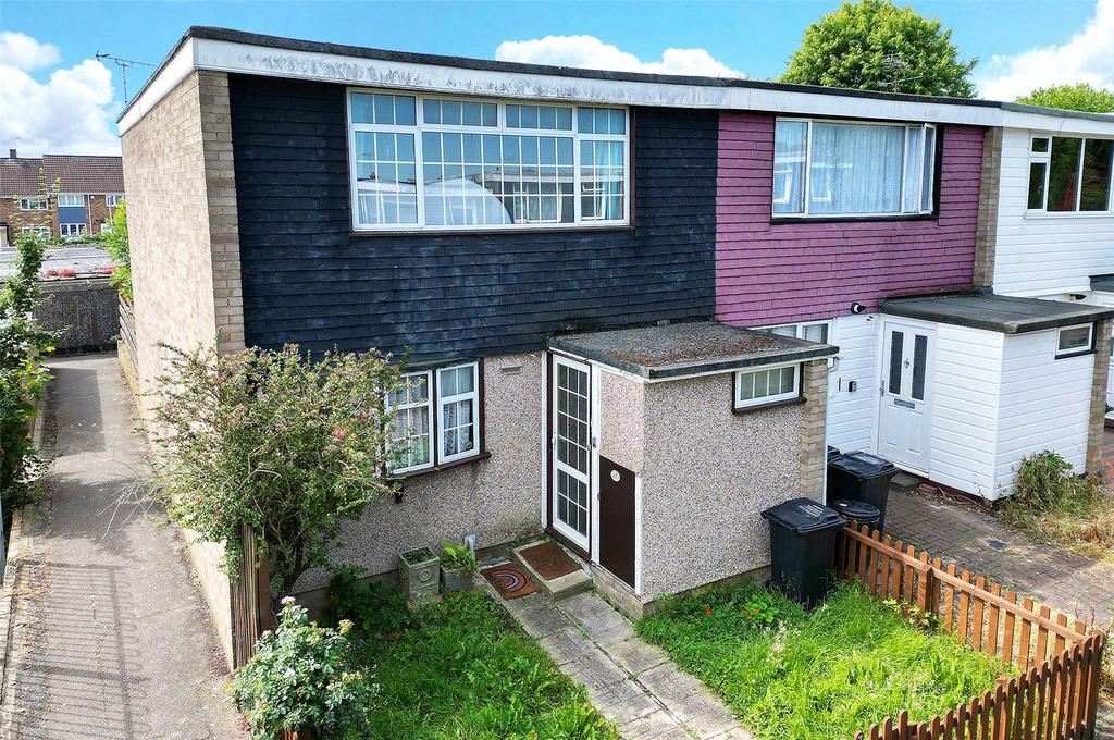 Cattawade Link, Basildon, Essex, SS14 3 bed end of terrace house for ...