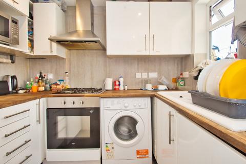 1 bedroom in a house share to rent, Staines Road, Feltham