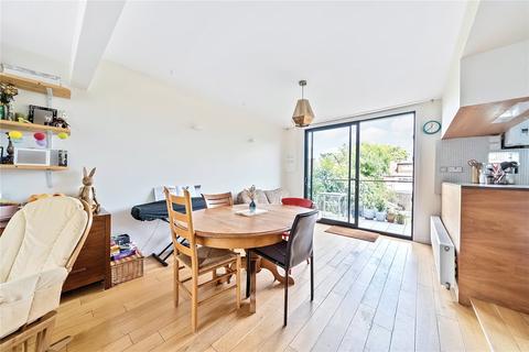 18 Torrington Gardens, London, N11 2AB