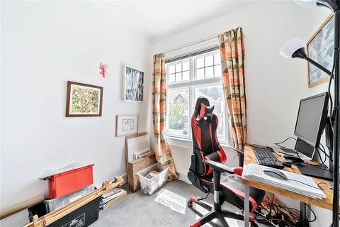 18 Torrington Gardens, London, N11 2AB