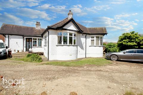 3 bedroom bungalow for sale, Beechwood Avenue, Chatham