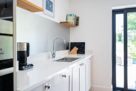 28a Warnham Road, Horsham, RH12 2QU