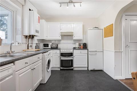 58 Warburton Road, Twickenham, TW2 6EP