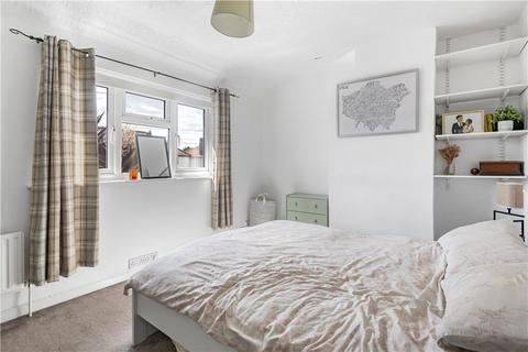 58 Warburton Road, Twickenham, TW2 6EP