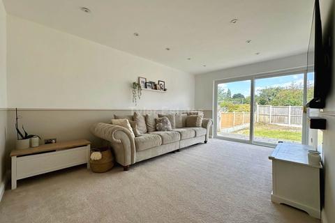 10 Burstead Drive, Billericay, CM11 2QS