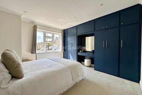 10 Burstead Drive, Billericay, CM11 2QS