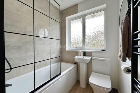 10 Burstead Drive, Billericay, CM11 2QS