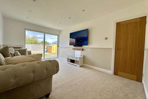 10 Burstead Drive, Billericay, CM11 2QS