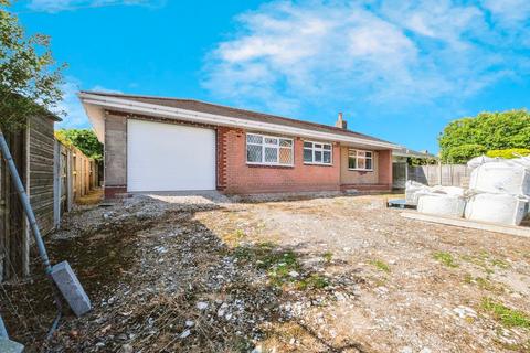 2 bedroom detached bungalow for sale, The Looms, Neston CH64