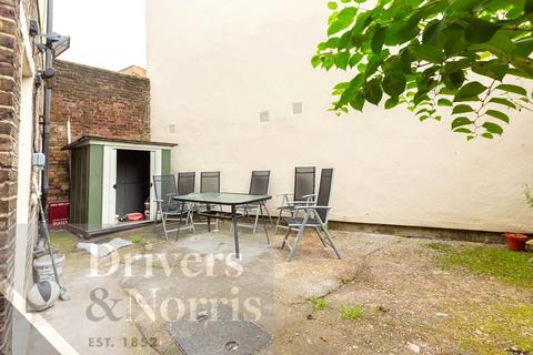 5 bedroom maisonette to rent, Camden Road, Camden, London, NW1